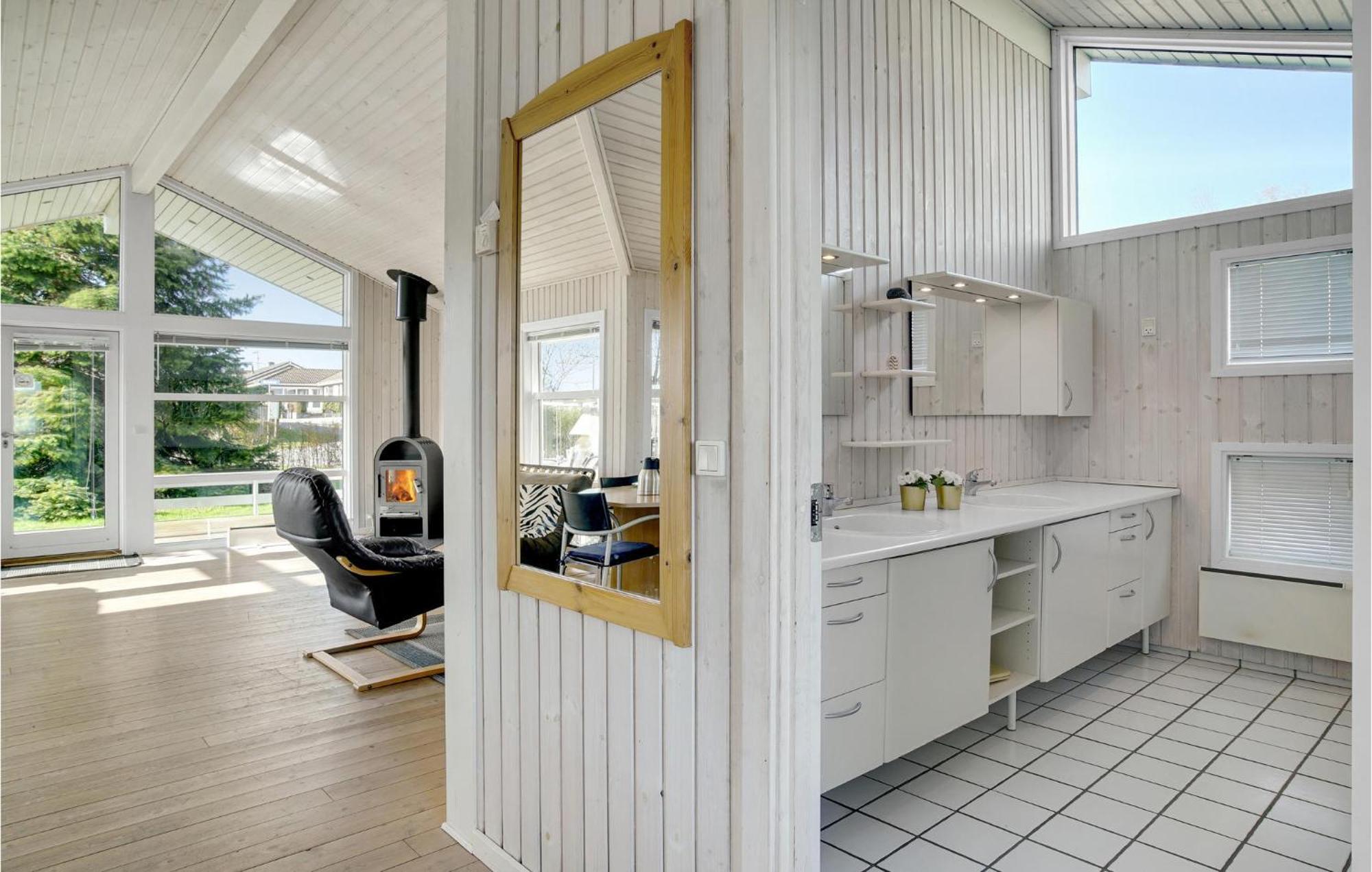 Awesome Home In Stroby With Wifi Екстериор снимка