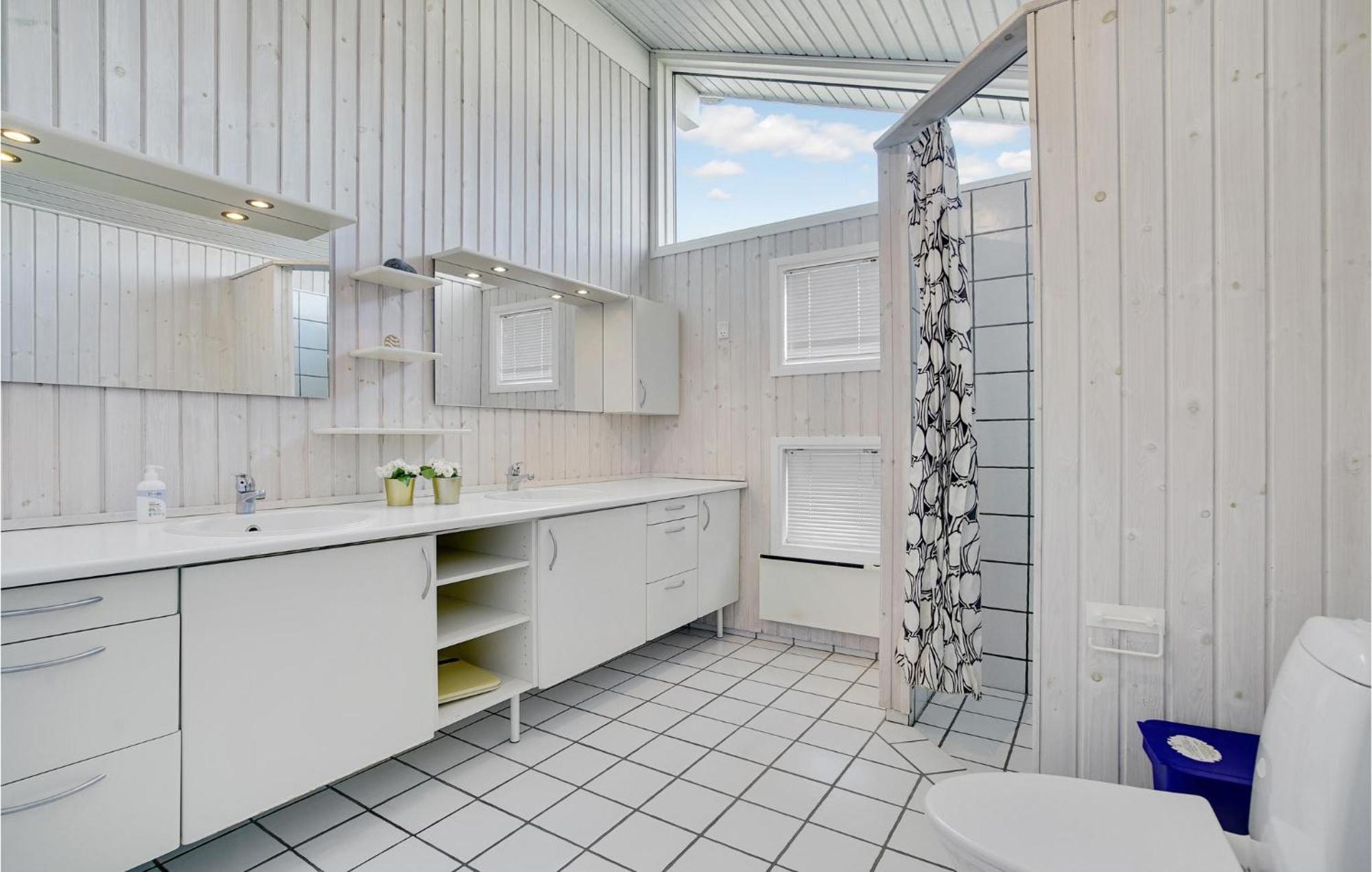 Awesome Home In Stroby With Wifi Екстериор снимка