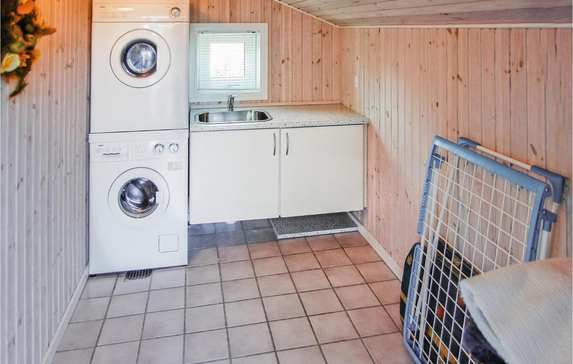 Awesome Home In Stroby With Wifi Екстериор снимка