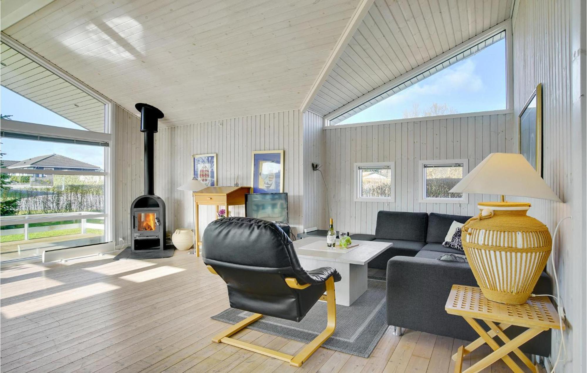 Awesome Home In Stroby With Wifi Екстериор снимка